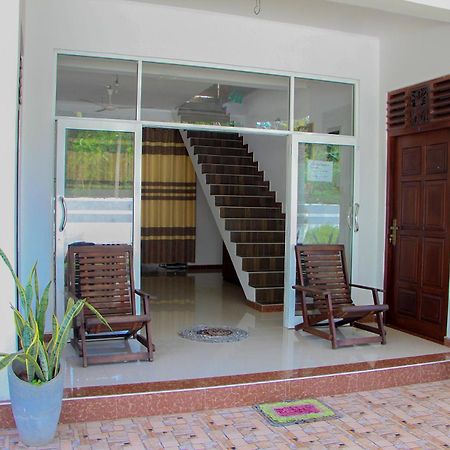 Sasmika Villa Surf And Yoga Hostel Weligama Buitenkant foto