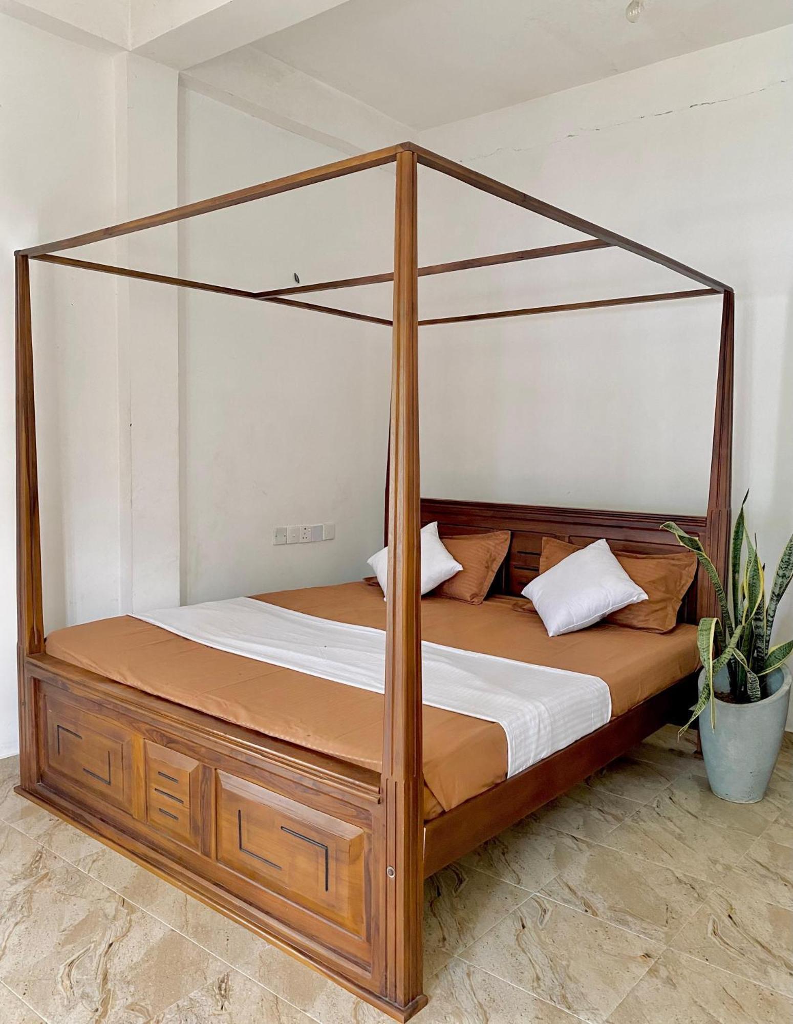 Sasmika Villa Surf And Yoga Hostel Weligama Buitenkant foto