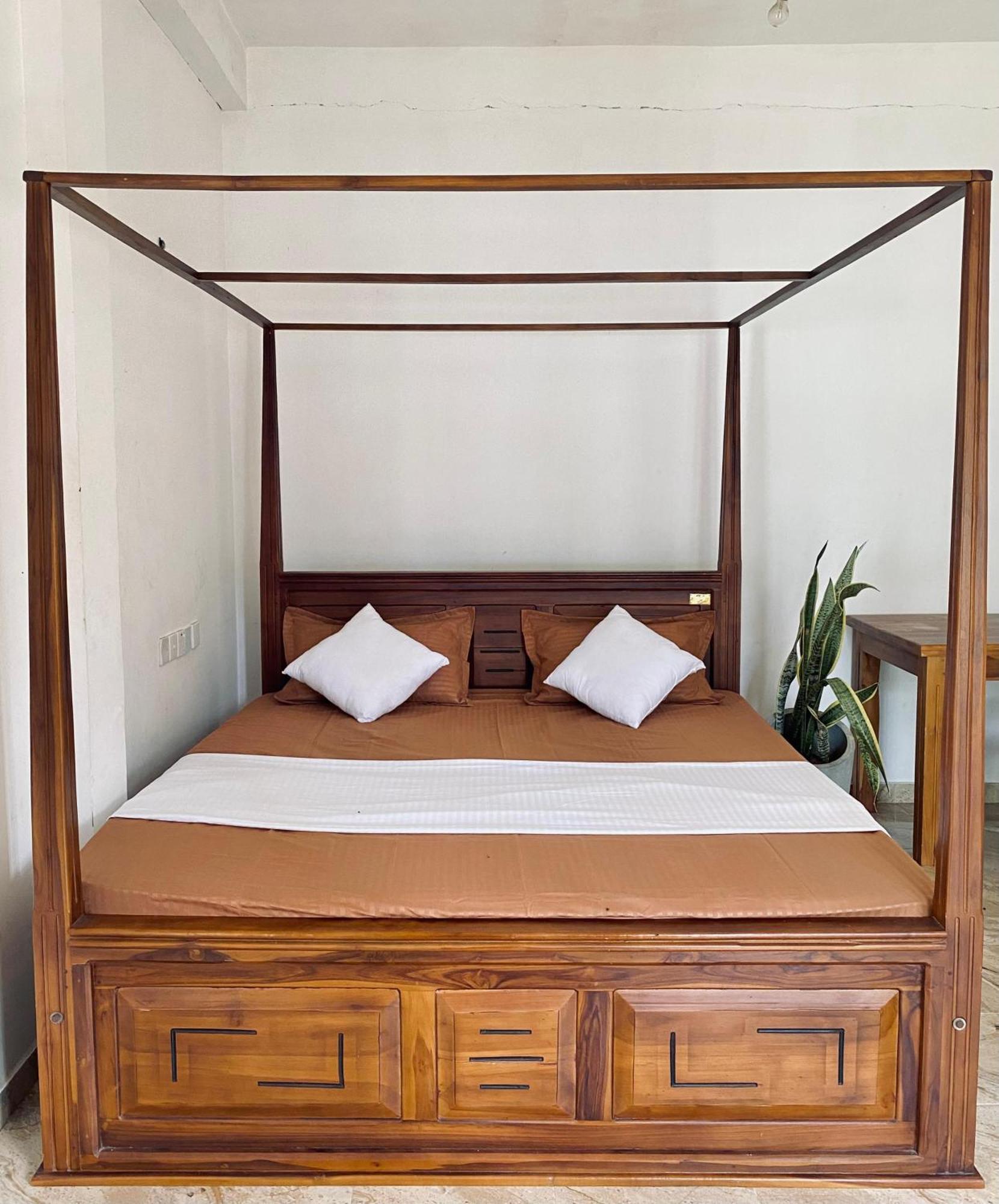 Sasmika Villa Surf And Yoga Hostel Weligama Buitenkant foto