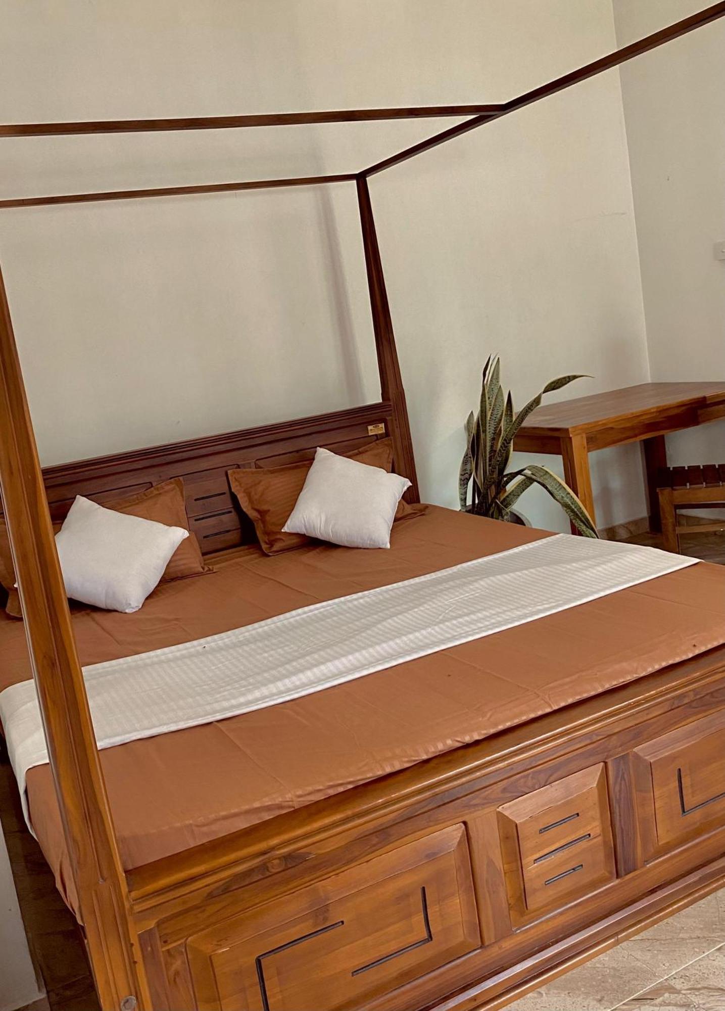 Sasmika Villa Surf And Yoga Hostel Weligama Buitenkant foto