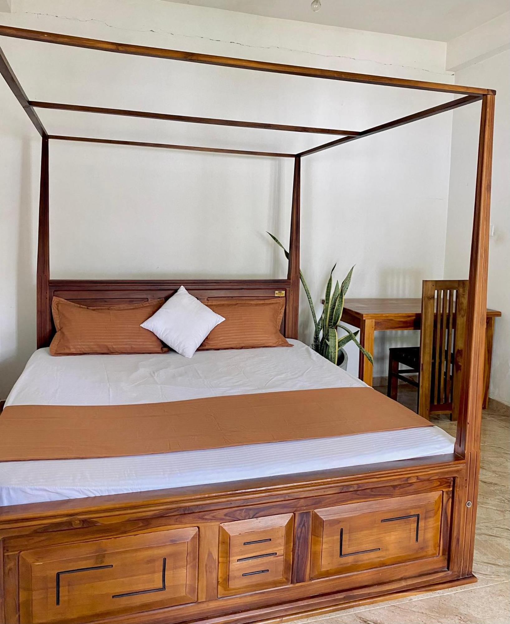 Sasmika Villa Surf And Yoga Hostel Weligama Buitenkant foto