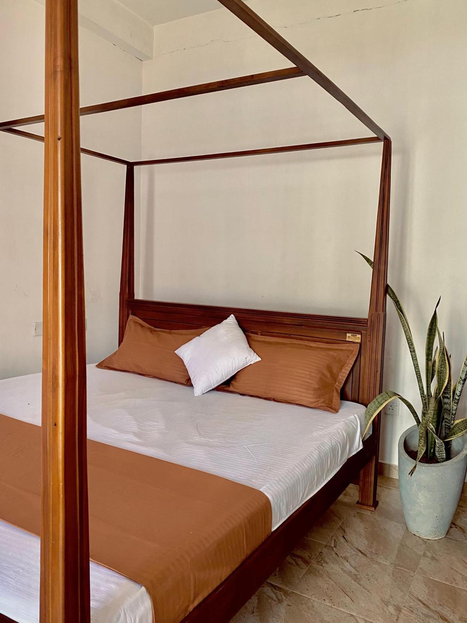 Sasmika Villa Surf And Yoga Hostel Weligama Buitenkant foto