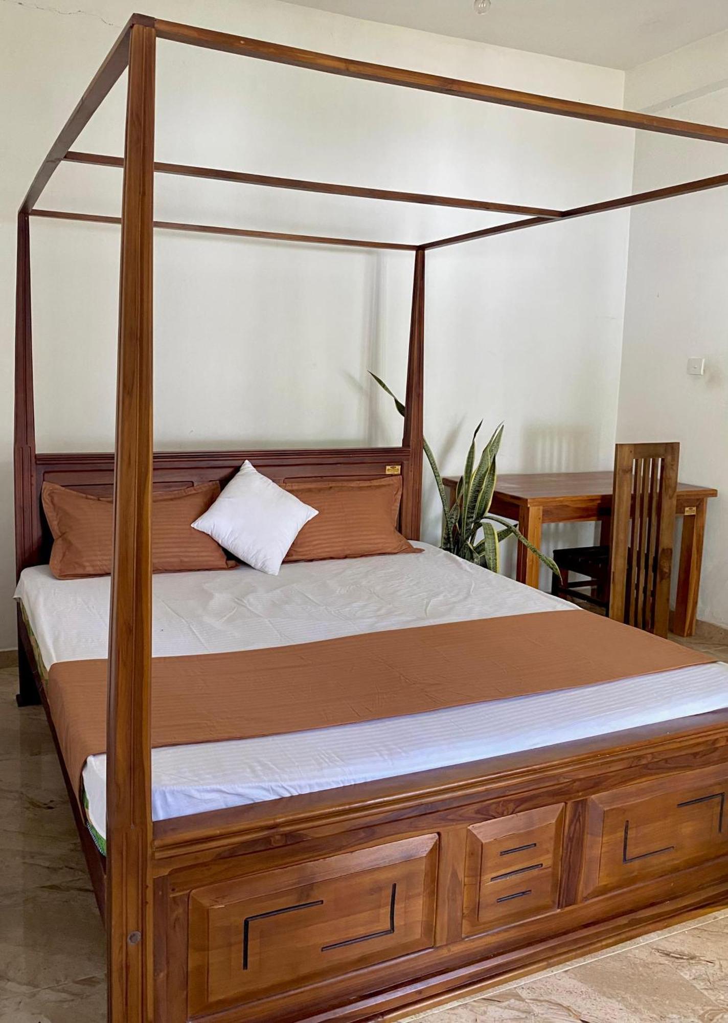 Sasmika Villa Surf And Yoga Hostel Weligama Buitenkant foto