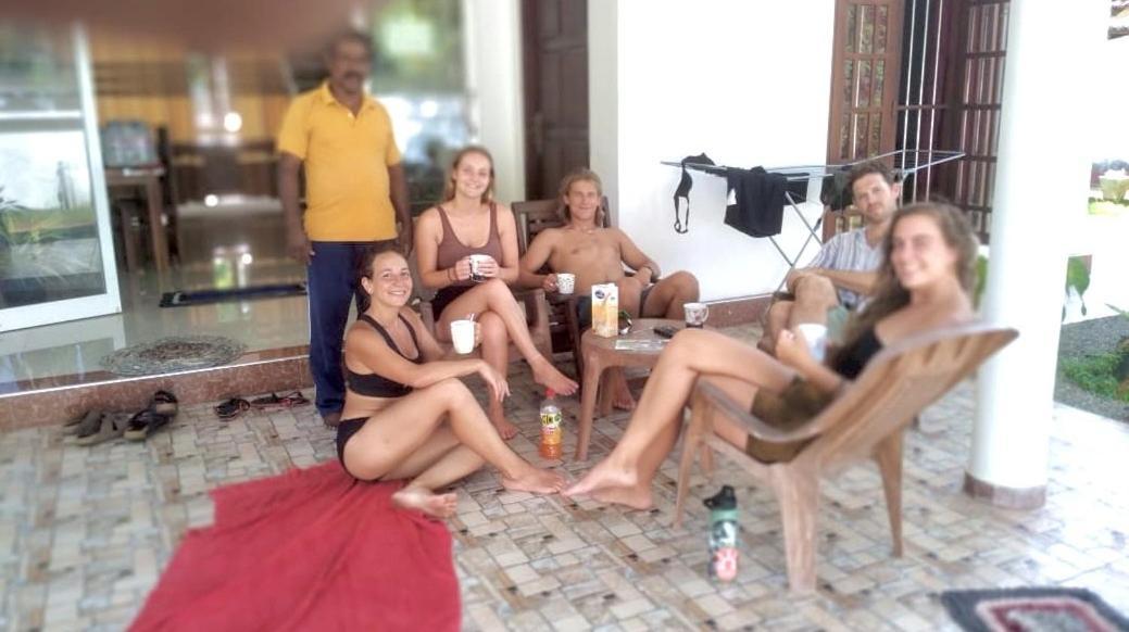 Sasmika Villa Surf And Yoga Hostel Weligama Buitenkant foto