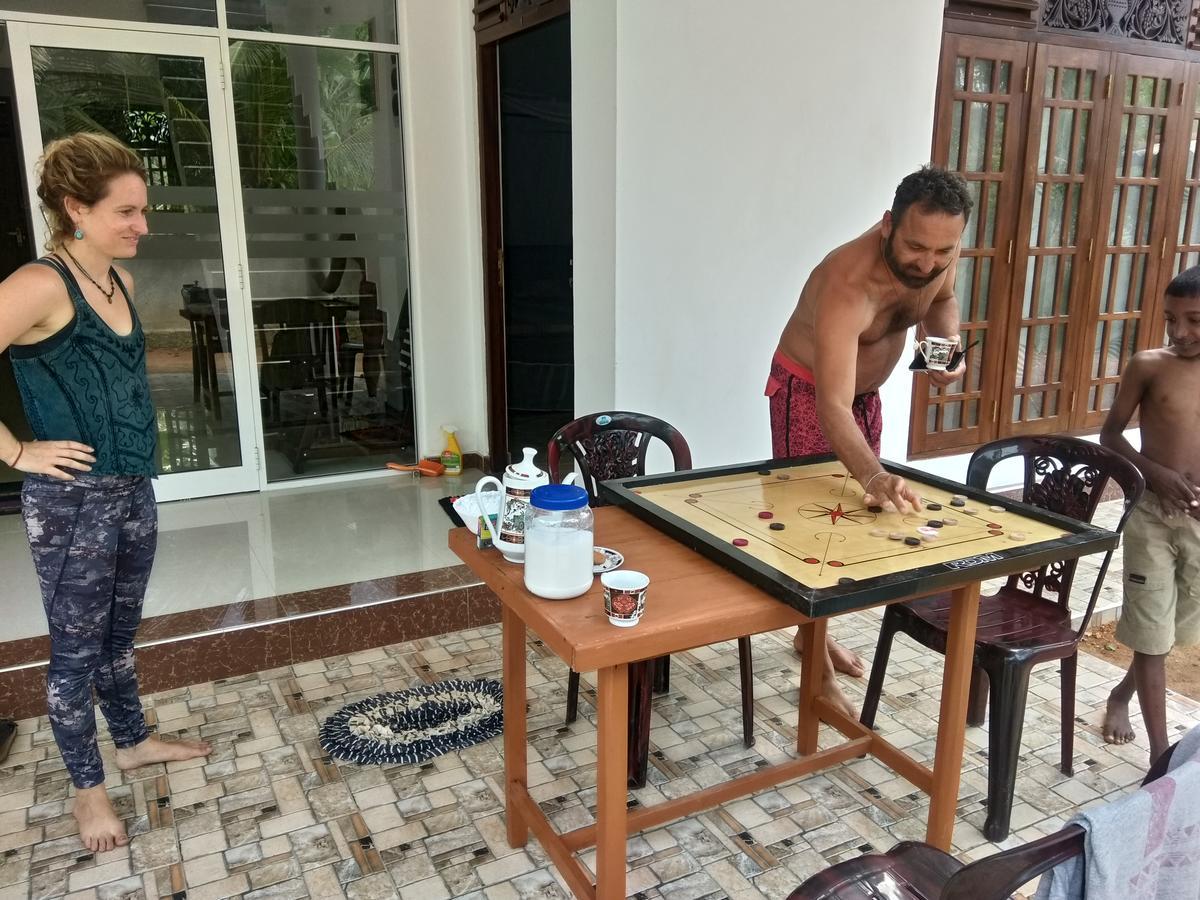 Sasmika Villa Surf And Yoga Hostel Weligama Buitenkant foto