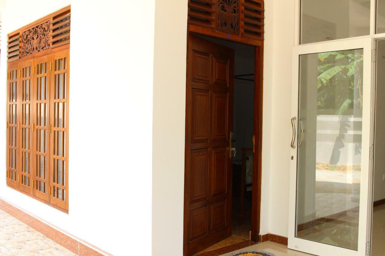Sasmika Villa Surf And Yoga Hostel Weligama Buitenkant foto